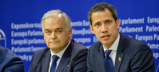 Esteban González Pons y Juan Guaidó