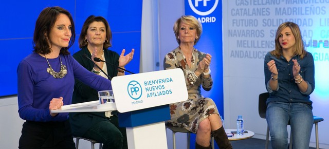 Andrea Levy y Esperanza Aguirre en el acto de entrega de carnets a nuevos afiliados y simpatizantes del PP de Madrid