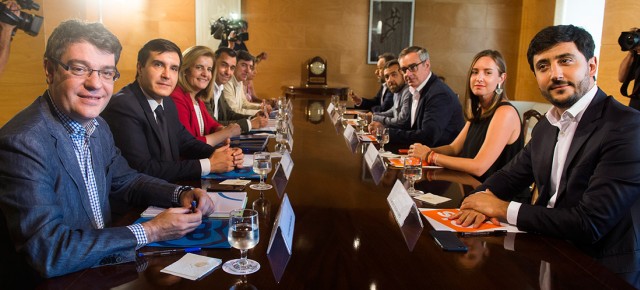 Reunión de los equipos negociadores de PP y Ciudadanos