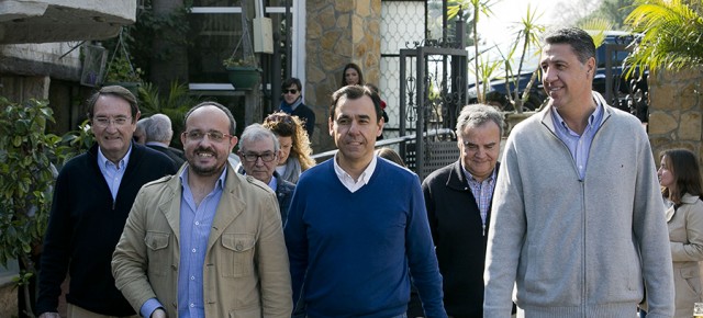 Fernando Martínez-Maillo pasea por Tarragona con Alejandro Fernández y Xavi García Albiol