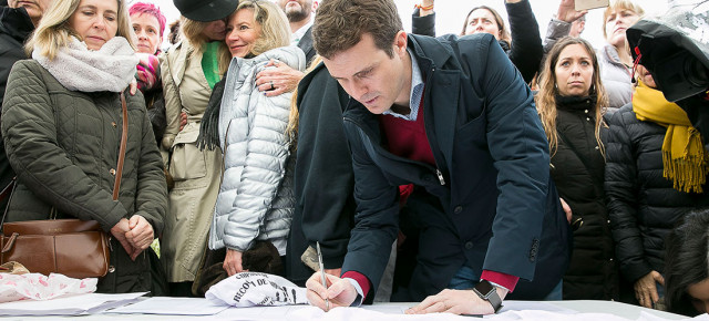 Pablo Casado acude a la concentración a favor de la Prisión Permanente Revisable 