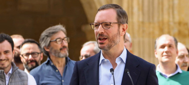 Javier Maroto en un acto electoral en Labastida