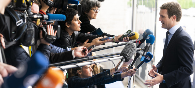 El Presidente del Partido Popular, Pablo Casado, atiende a los medios de comunicación
