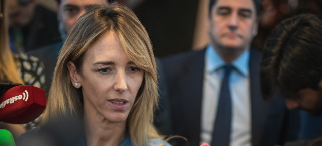 Cayetana Álvarez de Toledo atiende a los medios de comunicación