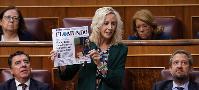 Marta González  durante la sesión de control al Gobierno