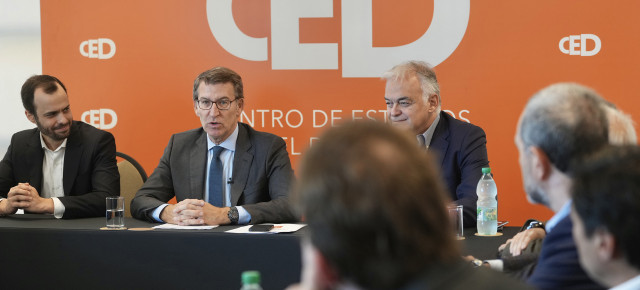 Alberto Núñez Feijóo en un desayuno-coloquio con empresarios en el Centro de Estudios para el Desarrollo, en Montevideo