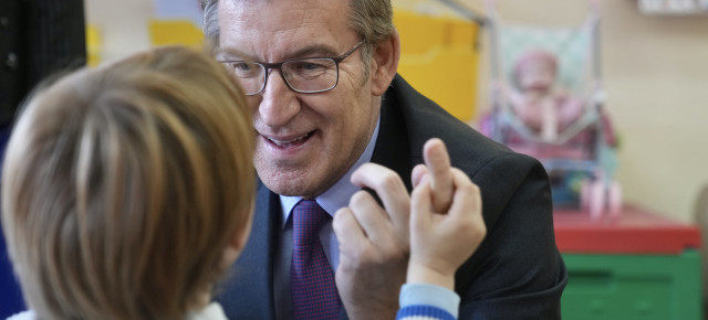 Alberto Núñez Feijóo visita un centro de educación, en Valladolid 