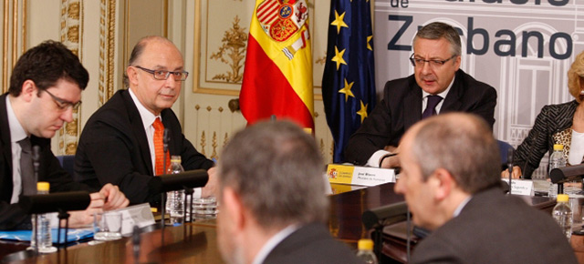 Cristobal Montoro y Álvaro Nadal se reúnen en el Ministerio de Economía 