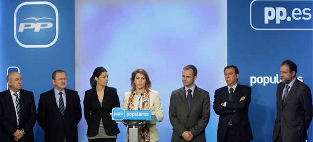 Foto de familia durante la rueda de prensa tras su reuión con el ministro de Educación