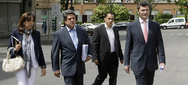 Federico Trillo, Sandra Moneo y Santiago Cervera a su llegada al Tribunal Constitucional