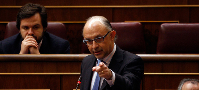 Cristobal Montoro durante su intervención en la sesión de control