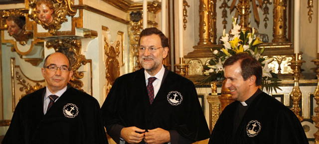 Mariano Rajoy es investido Cofrade de Honor 2010 en Santiago de Compostela