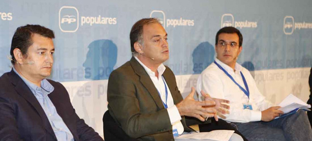 Esteban González Pons durante su intervención en la Mesa III 