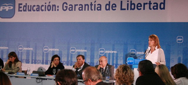 La secretaria general del PP, María Dolores de Cospedal