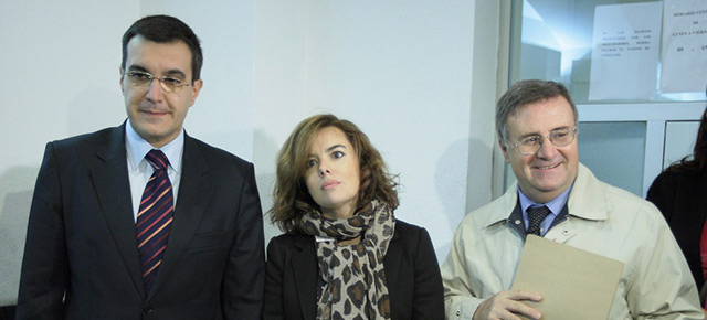 Soraya Sáenz de Santamaría junto a José Luis Ayllón y Arturo García Tizón en el Tribunal Supremo