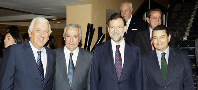 Mariano Rajoy junto a Javier Arenas y Antonio Sanz en el Foro Joly