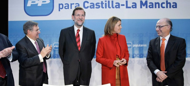 Mª Dolores de Cospedal acompañada por Mariano Rajoy y Cristóbal Montoro