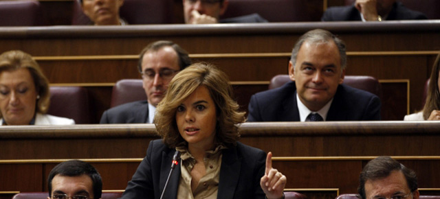 Soraya Sáenz de Santamaría durante su intervención en la sesión de control al Gobierno