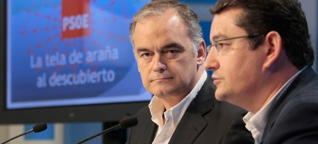 Esteban Gonzalez Pons y Antonio Sanz en rueda de prensa