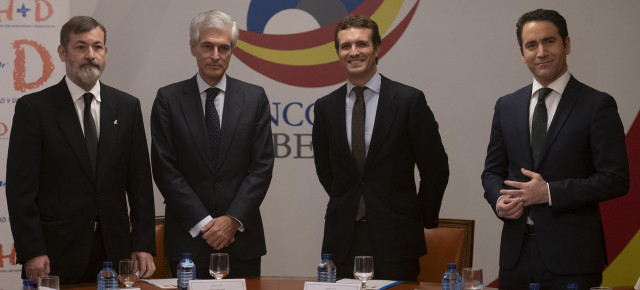 Pablo Casado con Rafael Rodríguez Ponga, Adolfo Suárez Illana y Teodoro García Egea en la presentación de la Fundación Concordia y Libertad