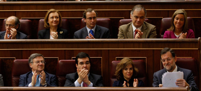 El Grupo Parlamentario Popular aplaude la intervención de su presidente, Mariano Rajoy