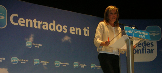 Ana Mato en un acto del PP en Roquetas de Mar
