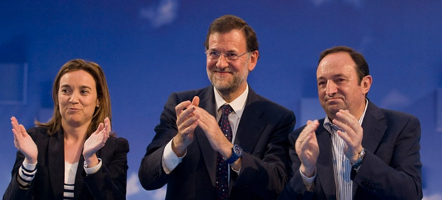 El presidente del PP, Mariano Rajoy, tras clausurar el acto junto a Pedro Sanz