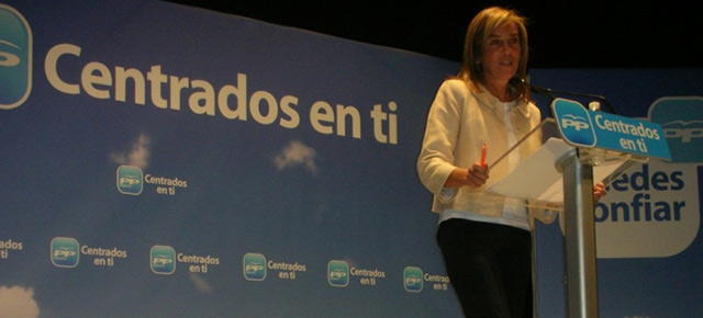 Ana Mato en un acto del PP en Roquetas de Mar