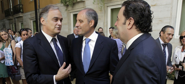 Esteban González Pons con Francisco Camps y el diputado valenciano, Gerardo Camps
