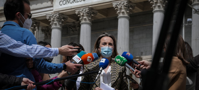 Declaraciones a los medios de comunicación de Cuca Gamarra desde el Congreso de los Diputados.