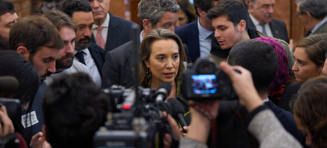 Cuca Gamarra atiende a los medios en el Congreso
