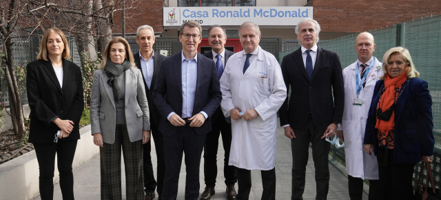 Alberto Núñez Feijóo Durante su visita al Hospital Universitario del Niño Jesús y la Casa Roland McDonald