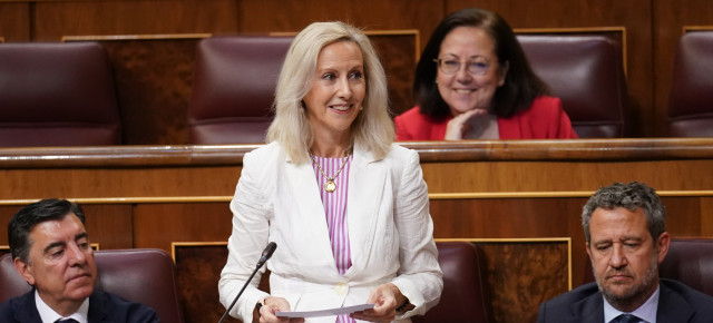 Marta González durante la sesión de control al Gobierno
