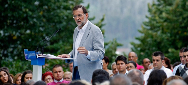 El presidente del Partido Popular, Mariano Rajoy, clausura un acto del PP en el Castillo de de Soutomaior