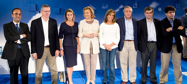 Mª Dolores de Cospedal, Ana Mato, Alberto Ruiz Gallardón y Luisa Fernanda Rudi a su llegada al Foro