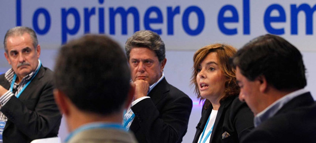 Soraya Sáenz de Santamaría interviene en la Mesa una democracia ejemplar