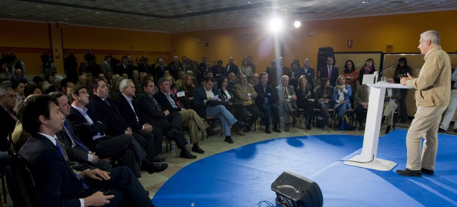 Javier Arenas en un acto con autónomos en Jaén