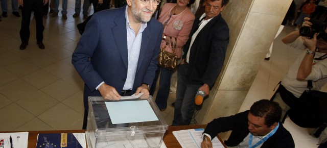 Mariano Rajoy vota en el Colegio Bernardote, en Aravaca