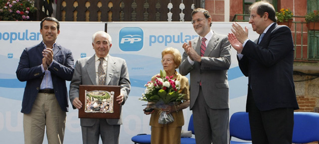 Mariano Rajoy homenajea a Licinio Prieto, el alcalde de más edad de España
