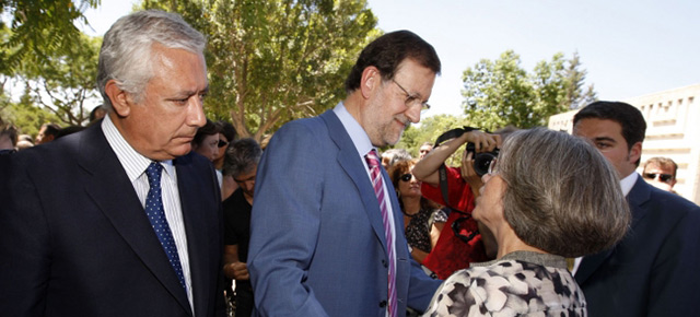 Mariano Rajoy deposita una ofrenda floral en honor al concejal del PP en el Ayuntamiento de Málaga, José María Martín Carpena