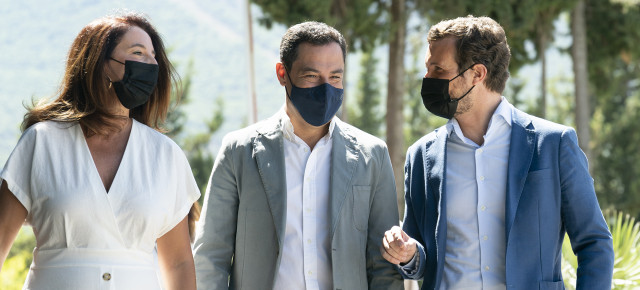 Pablo Casado, Juanma Moreno y Toñi Ledesma en Alhaurín el Grande