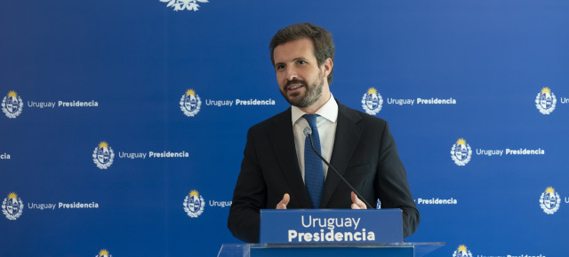 Pablo Casado atiende a los medios tras reunirse con el presidente de Uruguay, Luis Lacalle Pou