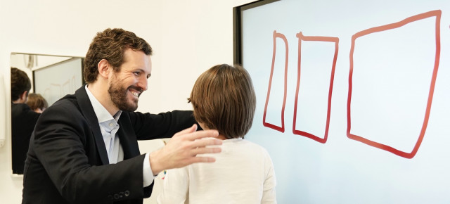 Pablo Casado visita la Fundación Querer