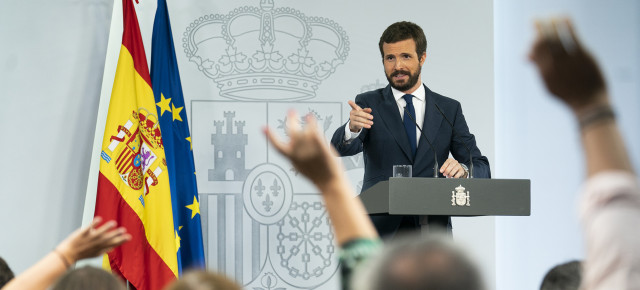 Fotos encuentro entre Pedro Sanchez y Pablo Casado en Moncloa