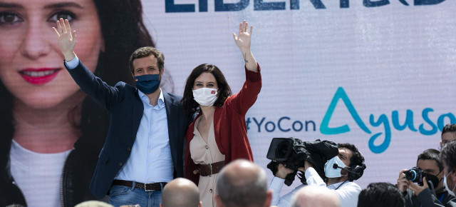 Pablo Casado e Isabel Díaz Ayuso en el acto de de campaña en Majadahonda