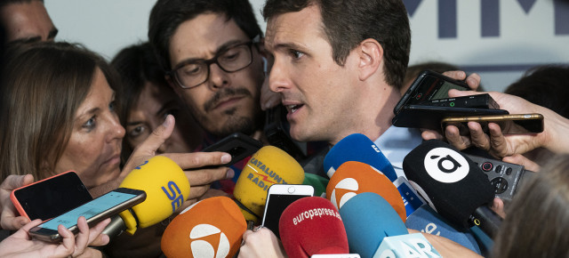 Pablo Casado atiende a los medios de comunicación