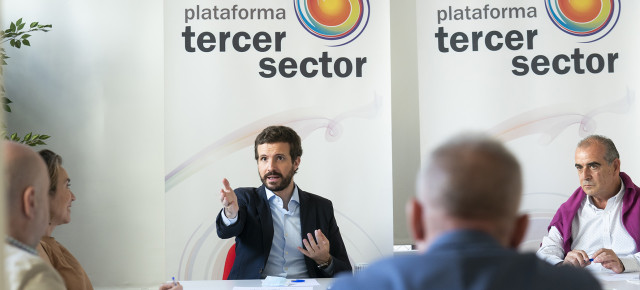 El presidente del Partido Popular, Pablo Casado, en un encuentro con representantes del Tercer Sector