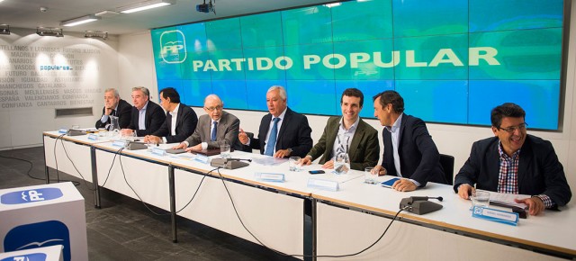 Reunión del Ministro Cristobal Montoro con Portavoces de Hacienda