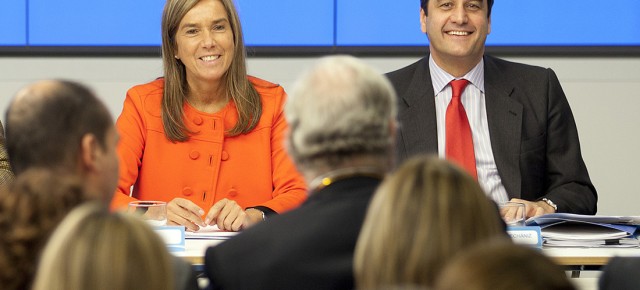 Ana Mato junto a José Ignacio Echániz en la Comisión Nacional de Sanidad