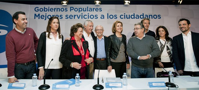 Mesa del acto Gobiernos populares: Mejores servicios a los ciudadanos